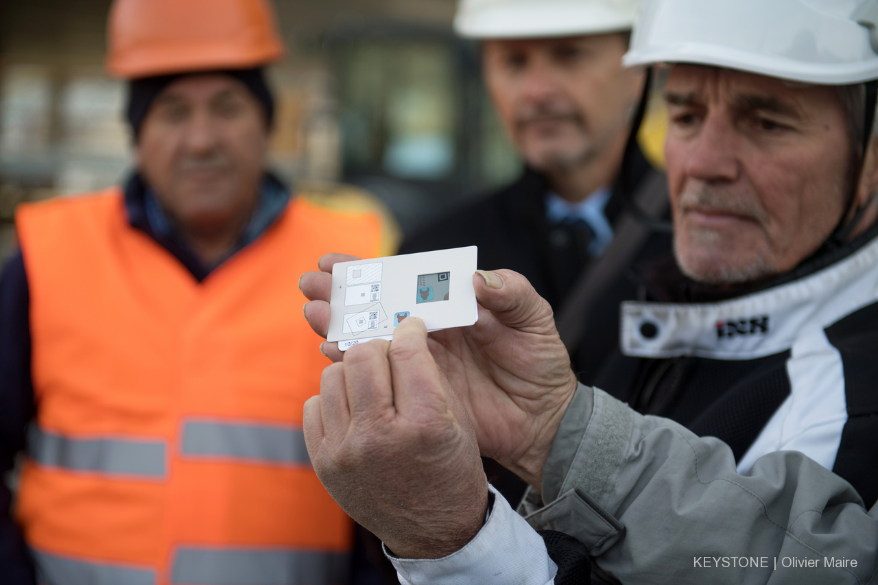 Badges électroniques contre le travail illégal en Valais