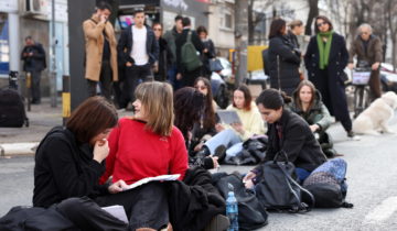 Résultat contesté: des étudiants bloquent des rues de Belgrade